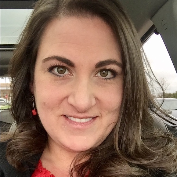 Meet your Posher, Stephanie - Picture 1 of 1